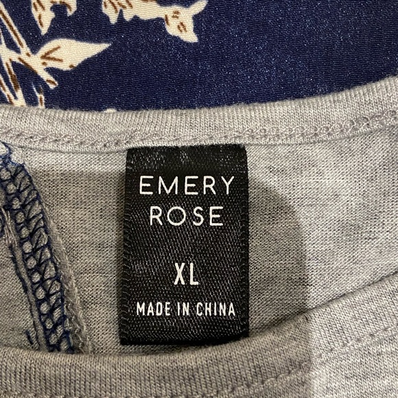 Ladies top - Picture 3 of 3